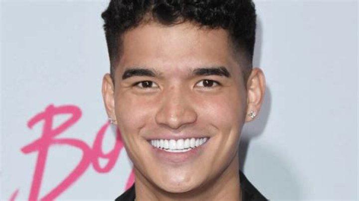 Alex Burriss Bio, Wiki, Age, Family, Girlfriend, YouTube, Salary and Net Worth