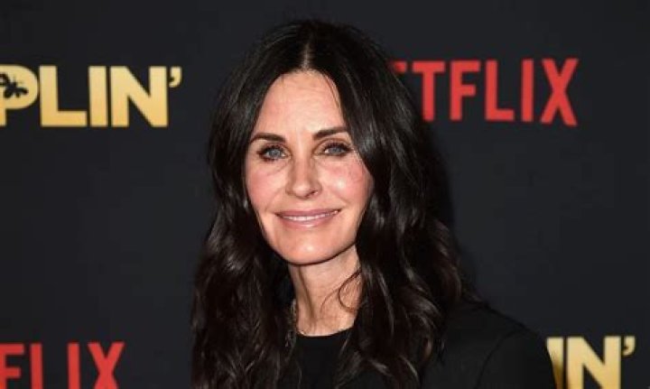 Did Courteney Cox gain weight for Friends? Did Courtney Cox gain weight at the end of Friends?