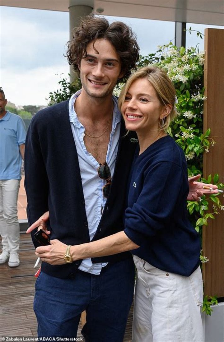 How Old Is Actor Oli Green? Sienna Miller New Boyfriend Age Difference and Relationship Timeline