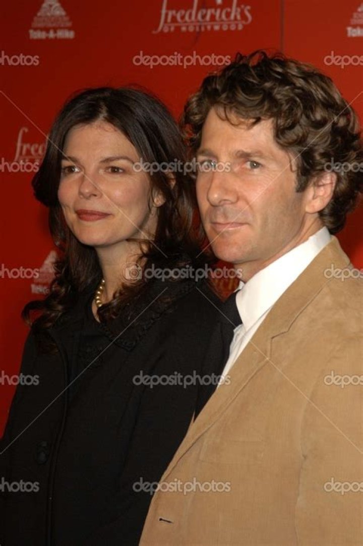 Jeanne Tripplehorn: Husband, net worth, tattoos, smoking & body measurements