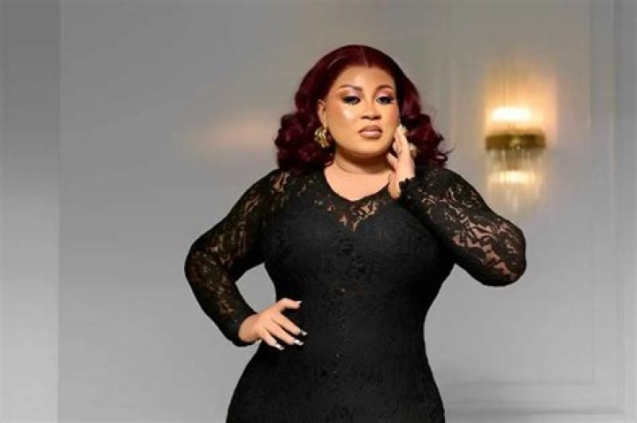 Joke Jigan Biography: Husband, Age, Pictures, Net Worth, Song, Shop, Movies