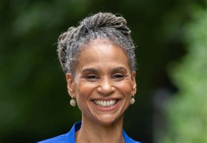 Siera Santos Bio, Wiki, Age, Parents, Married, Salary, Net Worth, Leaving Chicago, Height