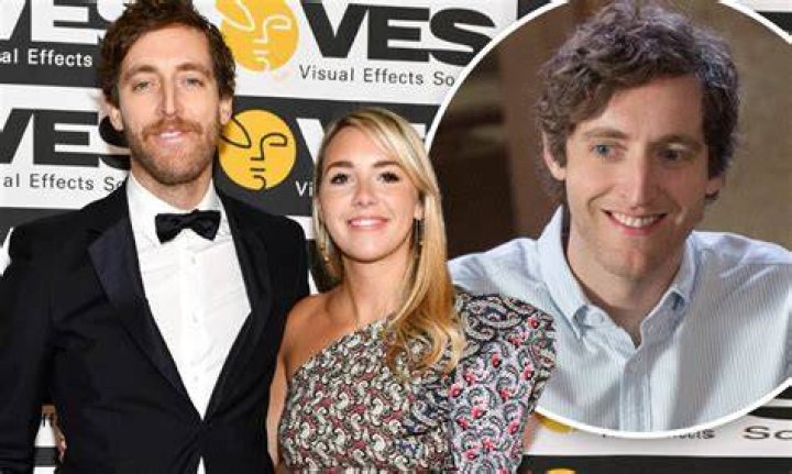 Thomas Middleditch: Girlfriend, net worth, tattoos, smoking & body facts