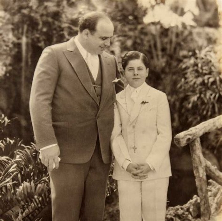 When did Al Capone get syphilis? How did Al Capone get syphilis? Did Capone’s wife have syphilis?
