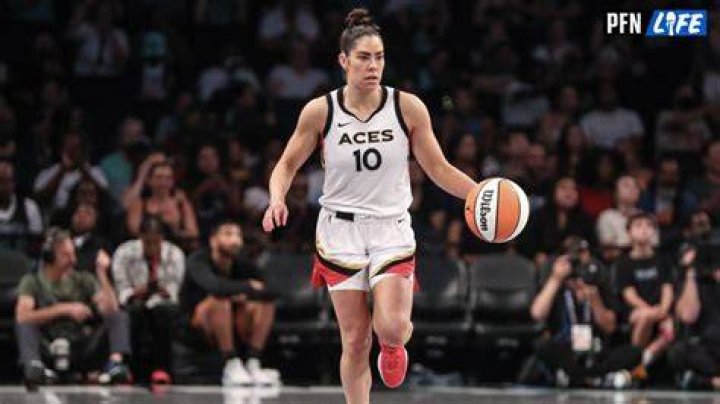 Who is Darren Wallers Wife, Kelsey Plum?