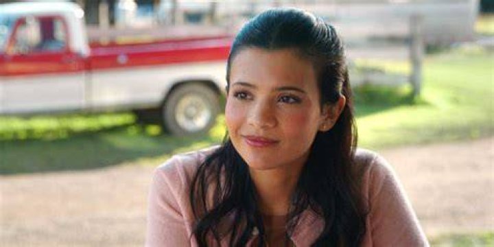 Who Plays Jackie On Mr. Iglesias? 10 Facts On Elora Casados