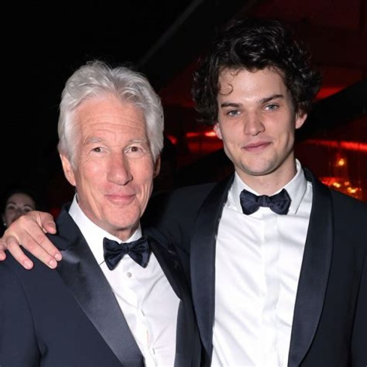 William Hurt’s son, Alexander Devon Hurt Biography: Movies, Age, Net Worth, Parents, Instagram, Height, Siblings